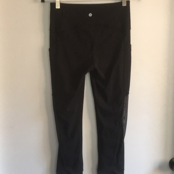 Lululemon Sole Training Crop Black Dot Mesh Panel Pocket - Picture 4 of 7